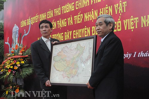 Donan a Museo de Historia materiales que confirman soberanía insular de Vietnam - ảnh 1