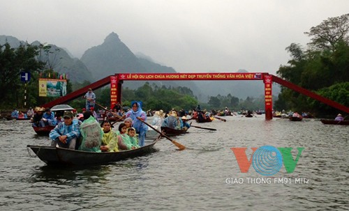 Celebran en Vietnam efervescentes fiestas primaverales  - ảnh 2