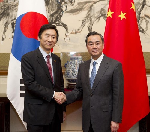 China y Corea del Sur pactan promover diálogo directo bilateral - ảnh 1