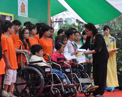 Prosiguen en Vietnam actividades en apoyo a  víctimas de la guerra - ảnh 1