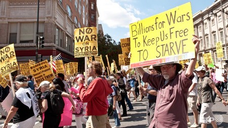 Manifestantes estadounidenses rechazan la intervención militar de Washington en Siria - ảnh 1