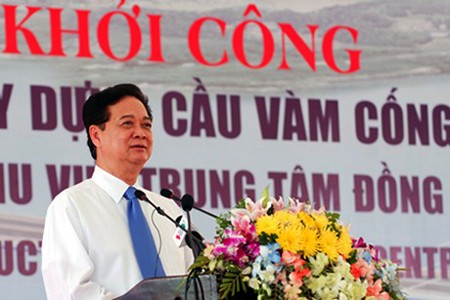 Primer ministro de Vietnam en primera piedra del puente Vam Cong - ảnh 1
