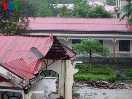 Huracán Wutip provoca daños graves a provincias centrales de Vietnam - ảnh 2