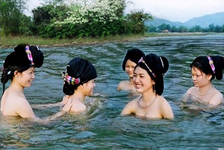 La diversidad cultural y religiosa de la minoría étnica Thai en Vietnam - ảnh 7
