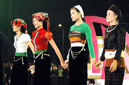 La diversidad cultural y religiosa de la minoría étnica Thai en Vietnam - ảnh 2