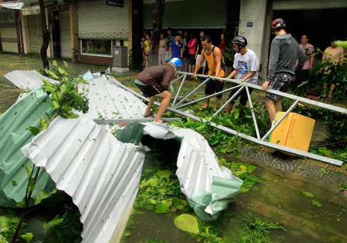 Tormenta Nari  causa graves daños en zonas costeras centrales vietnamitas - ảnh 5
