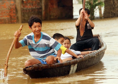 Tormenta Nari  causa graves daños en zonas costeras centrales vietnamitas - ảnh 9