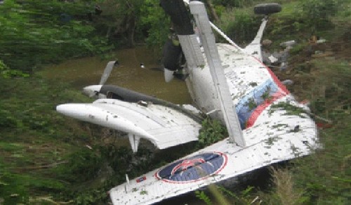 Inician búsqueda de víctimas del avión laosiano accidentado en el río Mekong - ảnh 1