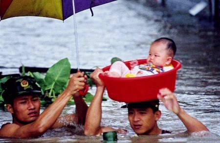 Centro de Vietnam sufre pérdidas más graves a causa de inundaciones y torrentes - ảnh 1