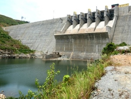Parlamento analiza informe gubernamental sobre planificación de obras hidroeléctricas  - ảnh 1