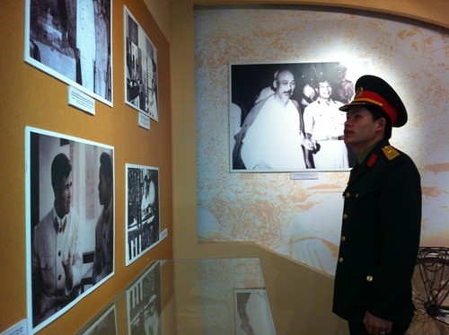 Exposición recuerda aportes del general Nguyen Chi Thanh - ảnh 1