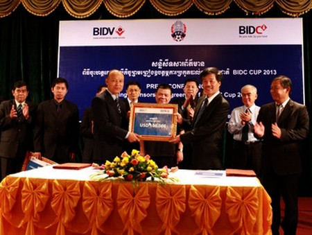 Inauguran séptimo sucursal bancario de Vietnam en Camboya - ảnh 1