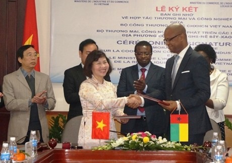 Vietnam y Guinea Bisáu fomentan cooperación comercio e industrial  - ảnh 1