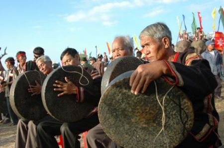 Sonidos de instrumentos musicales tradicionales en año nuevo - ảnh 2