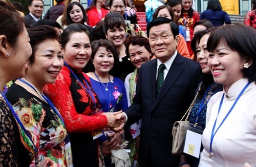 Premian 100 empresarias vietnamitas más destacadas de 2013 - ảnh 1