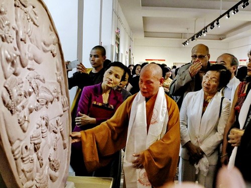 Exposición “Dharma Darshan – " vida y prédica del Buda” en Ciudad Ho Chi Minh - ảnh 1