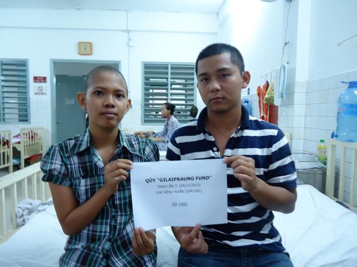 Fondo “Gilaipraung” en compañía de pacientes pobres de etnia Cham - ảnh 2