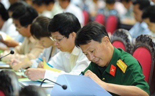 Diputados vietnamitas siguen discutiendo importantes leyes - ảnh 2