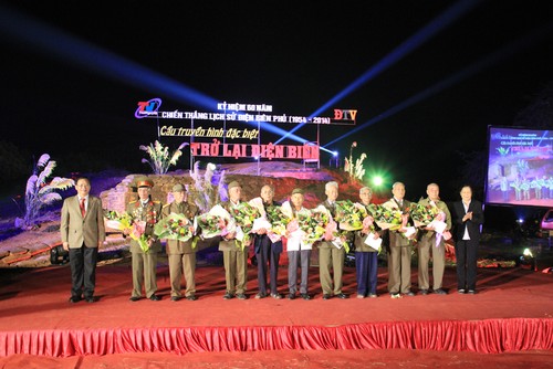 Prosigue conmemoración de la victoria de Dien Bien Phu - ảnh 1