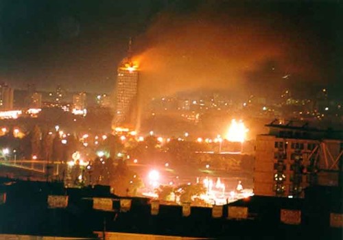 Conmemoran 15 años de bombardeos de OTAN sobre la ex Yugoslavia - ảnh 1