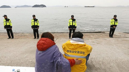 Corea del Sur encuentra más víctimas fatales del barco naufragiado - ảnh 1