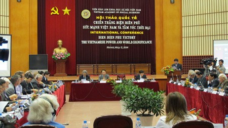 Prosiguen actividades conmemorativas por la victoria de Dien Bien Phu - ảnh 1