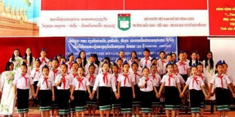 Conmemoran en Laos y Cambodia natalicio del Presidente Ho Chi Minh  - ảnh 1