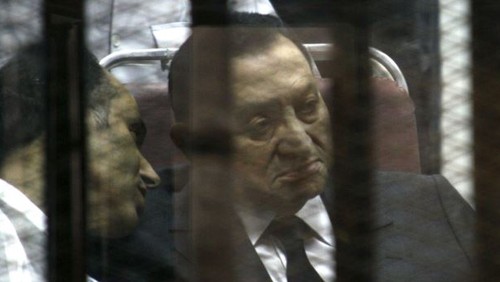 Condenan a tres años de prisión al expresidente egipcio Hosni Mubarak - ảnh 1