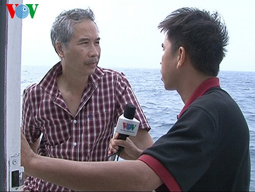 Reporteros extranjeros comprueban la realidad en el Mar Oriental - ảnh 2