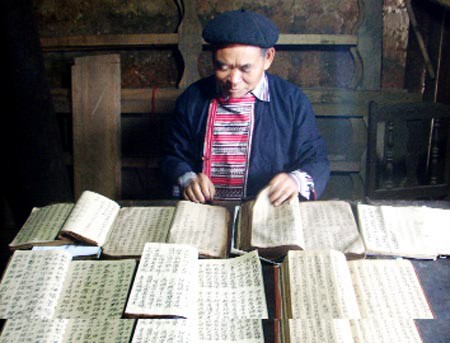 Valores de libros antiguos de étnicos vietnamitas  - ảnh 1