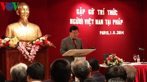 Intelectuales vietnamitas en Francia desean aportar al desarrollo del país natal - ảnh 1