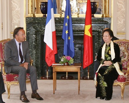 Políticos franceses apoyan soluciones pacíficas para asunto del Mar Oriental - ảnh 1