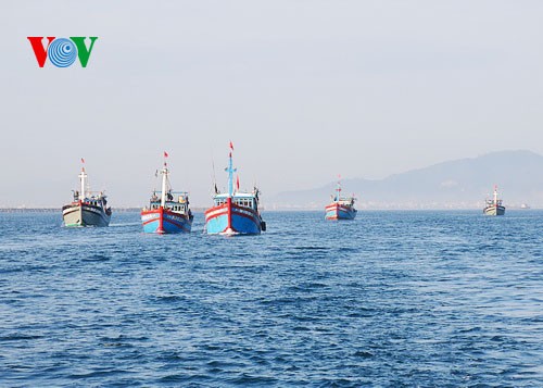 Pescadores vietnamitas mantienen trabajo con valentía en aguas violadas por China - ảnh 5