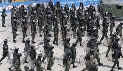 Junta Militar tailandesa moviliza soldados para repeler manifestaciones en Bangkok - ảnh 1