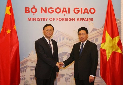 Máximos dirigentes vietnamitas dialogan con el consejero de Estado chino  - ảnh 2