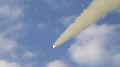 Corea del Norte dispara dos misiles de corto alcance al Mar de Japón - ảnh 1