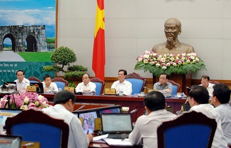 Reunión del gobierno vietnamita se enfoca en temas económicos y defensa nacional - ảnh 1