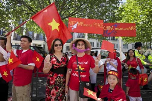 Vietnamitas en ultramar aportan donaciones para ayudar a los efectivos en el mar - ảnh 1
