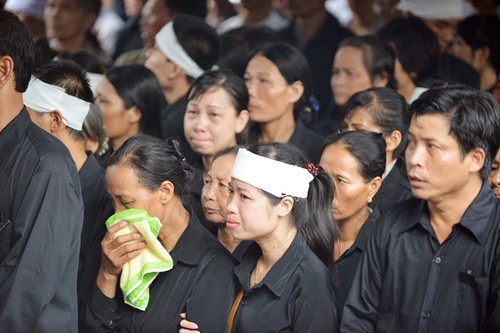 Funerales de 18 soldados de fuerzas aéreas de Vietnam fallecidos en el desempeño de la función - ảnh 3