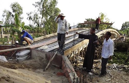 Dignatario religioso que construye puentes para agricultores - ảnh 1