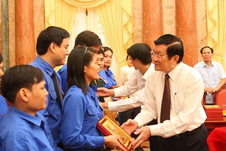 Presidente vietnamita reunido con representantes de jóvenes sobresalientes  - ảnh 1
