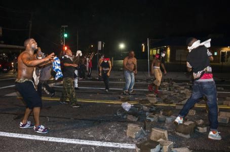  Intenta Gobierno estadounidense restablecer el orden público en Ferguson  - ảnh 1