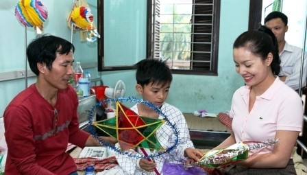 Celebran alegremente fiesta infantil vietnamita - ảnh 1