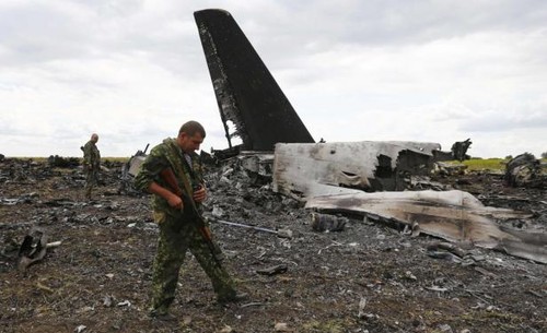 El vuelo MH17 fue perforado por proyectiles  - ảnh 1