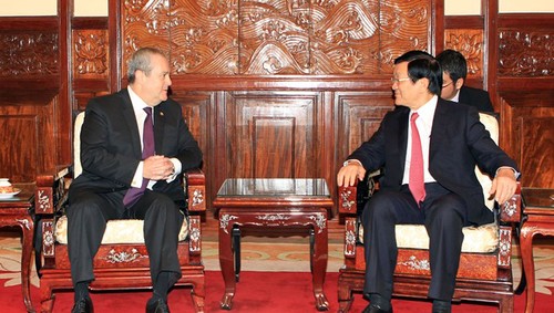 Presidente de Vietnam recibe a nuevos embajadores - ảnh 1
