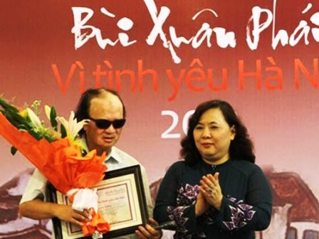 Guitarrista destacado por amor a Hanoi - ảnh 2