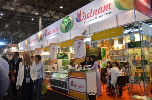Promueven productos alimentarios vietnamitas en Francia  - ảnh 1