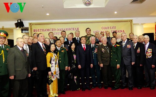 Se reúnen veteranos de Vietnam y Ucrania - ảnh 1
