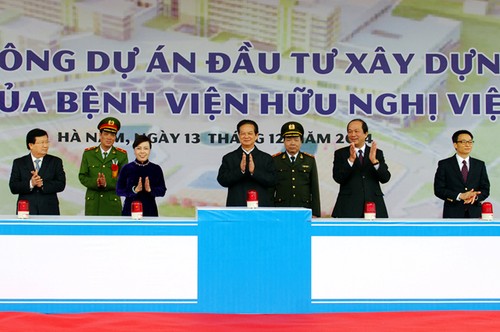 Coloca Primer ministro de Vietnam primera piedra de dos centros médicos - ảnh 1