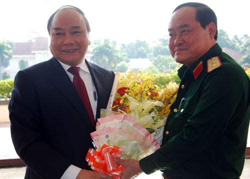 Viceprimer ministro vietnamita visita Comando Superior de la séptima Zona Militar - ảnh 1